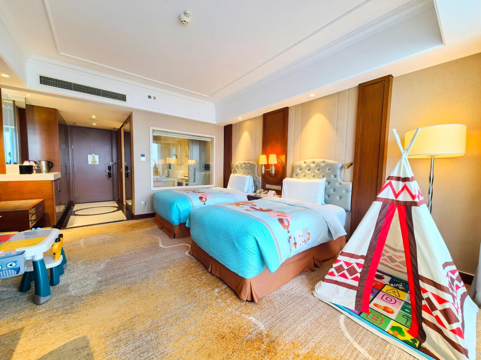 Doubletree By Hilton Ningbo - Chunxiao Hotel Екстериор снимка