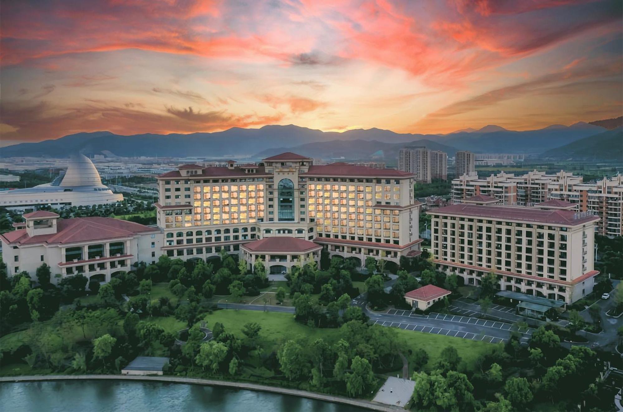 Doubletree By Hilton Ningbo - Chunxiao Hotel Екстериор снимка