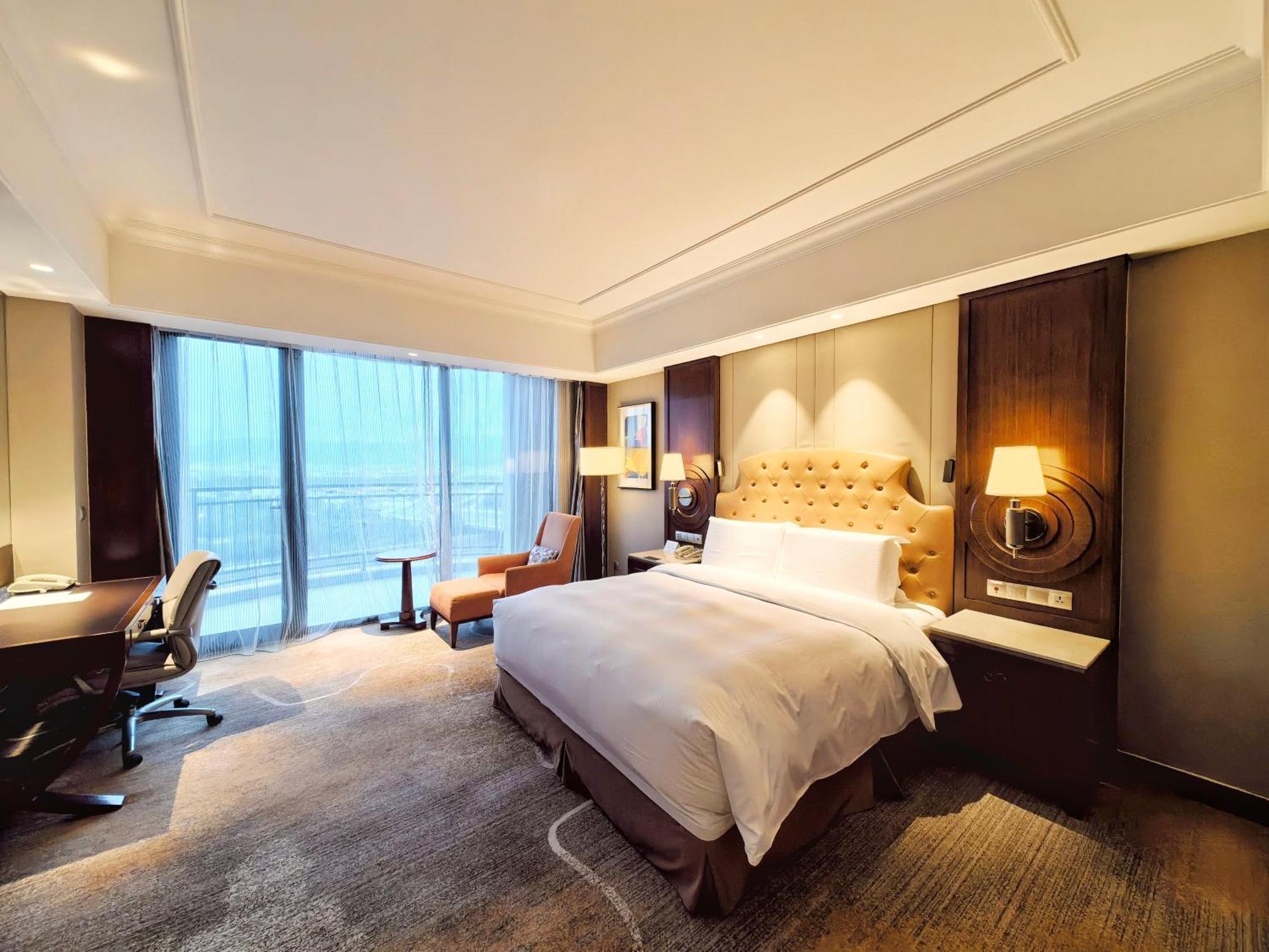 Doubletree By Hilton Ningbo - Chunxiao Hotel Екстериор снимка