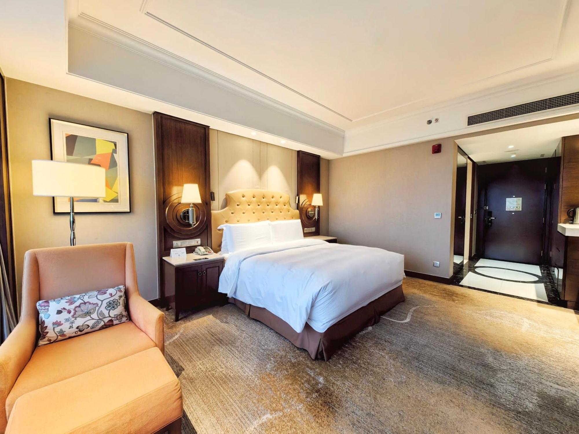 Doubletree By Hilton Ningbo - Chunxiao Hotel Екстериор снимка