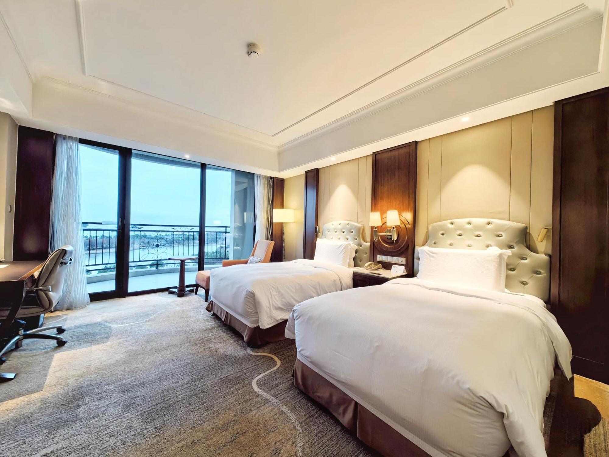 Doubletree By Hilton Ningbo - Chunxiao Hotel Екстериор снимка