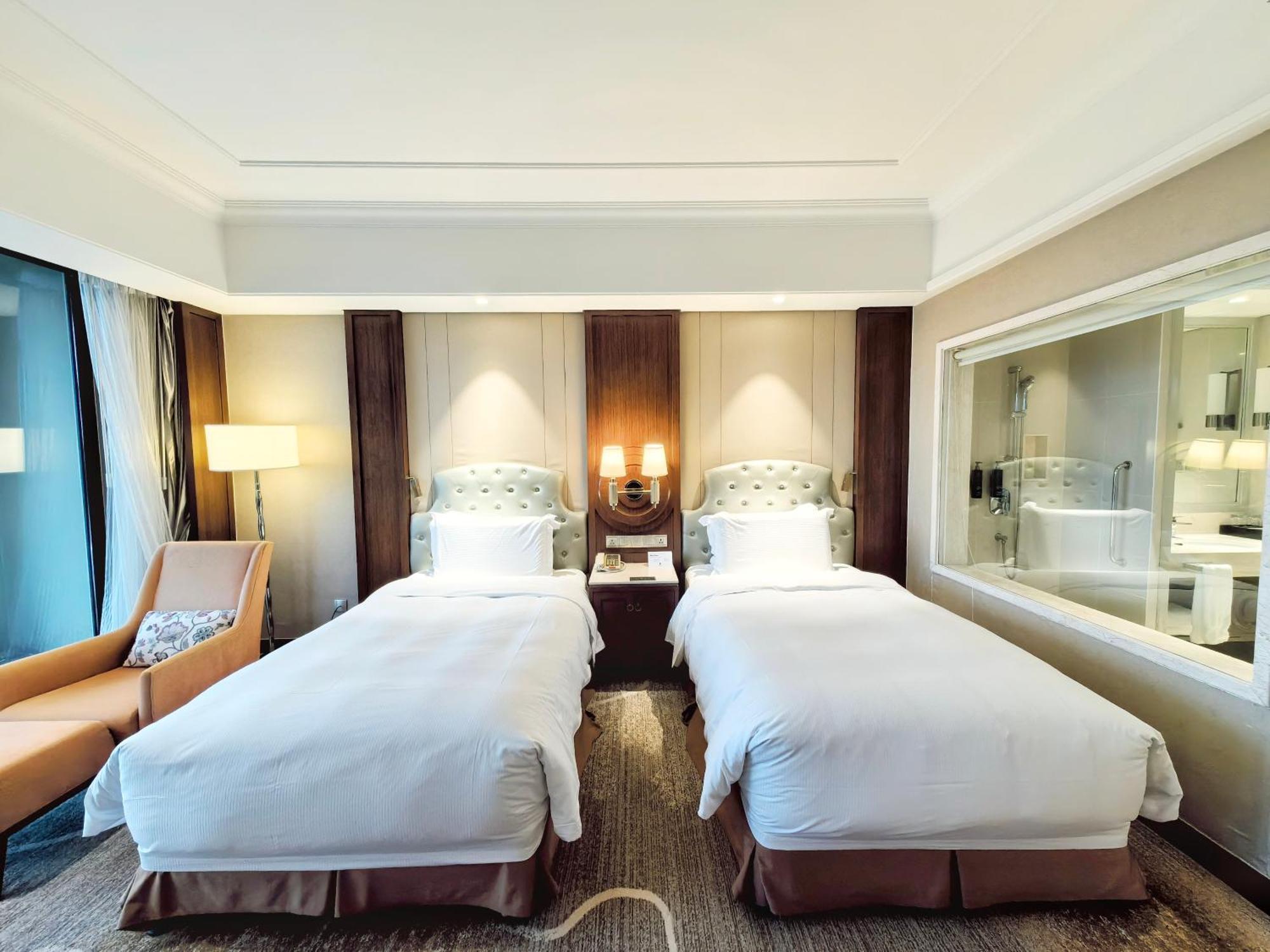 Doubletree By Hilton Ningbo - Chunxiao Hotel Екстериор снимка