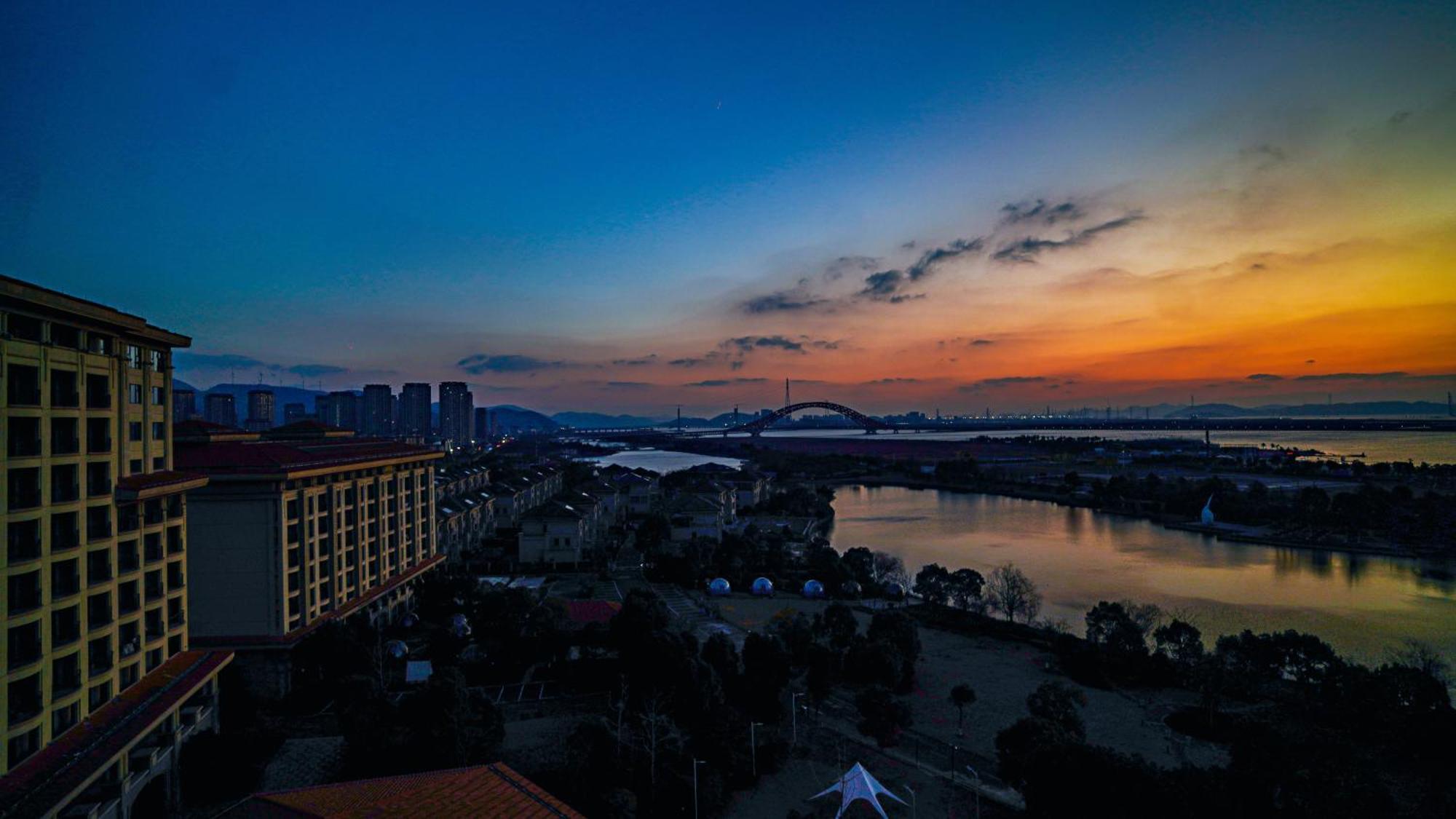 Doubletree By Hilton Ningbo - Chunxiao Hotel Екстериор снимка