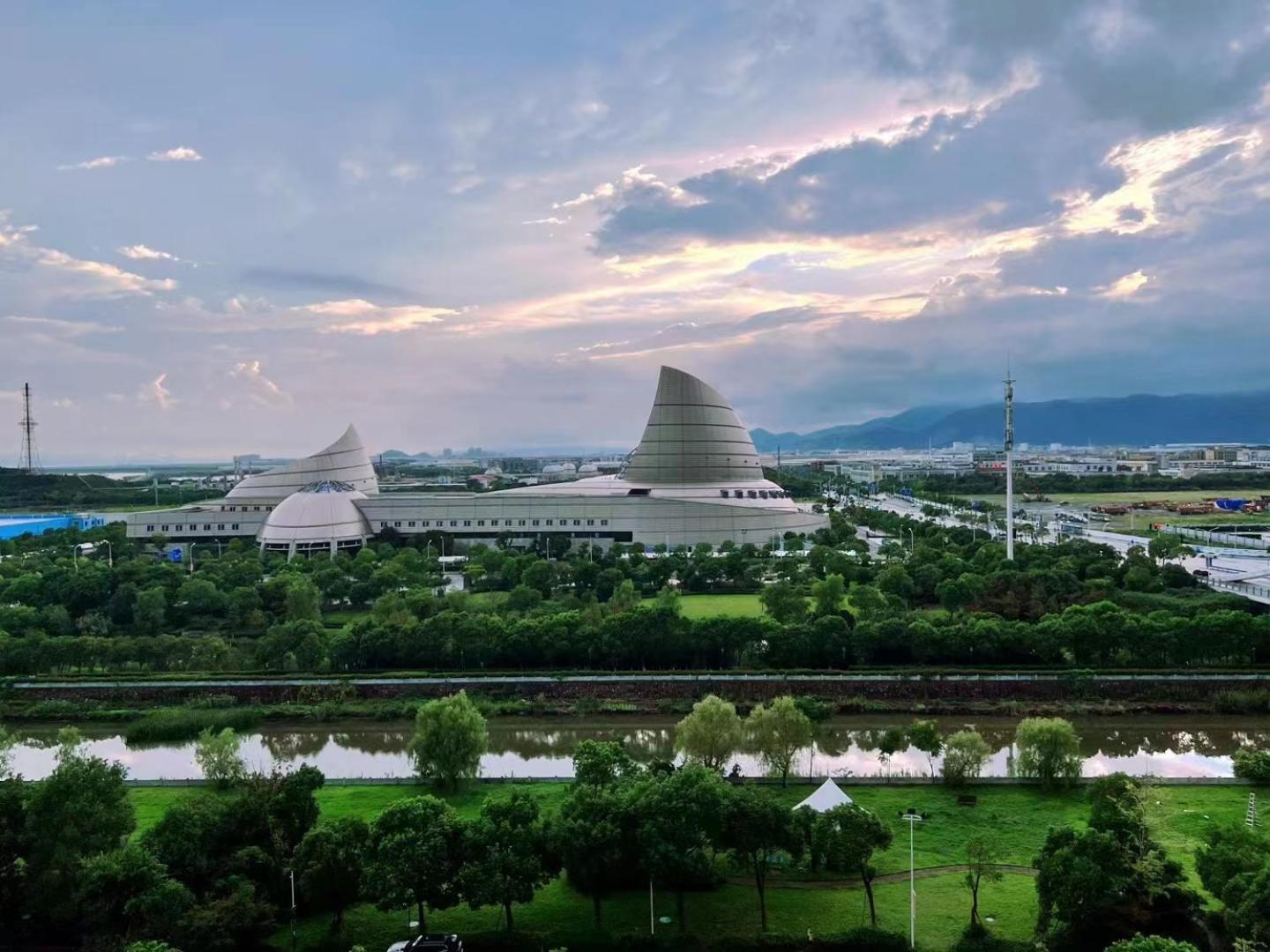 Doubletree By Hilton Ningbo - Chunxiao Hotel Екстериор снимка