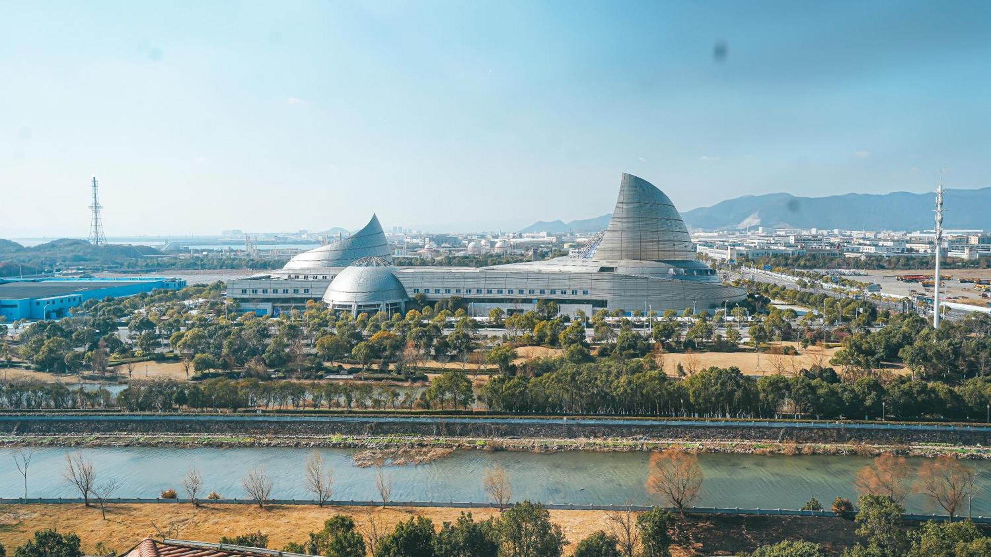 Doubletree By Hilton Ningbo - Chunxiao Hotel Екстериор снимка